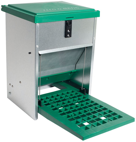 Feedomatic Automatic Treadle Feeder on close up
